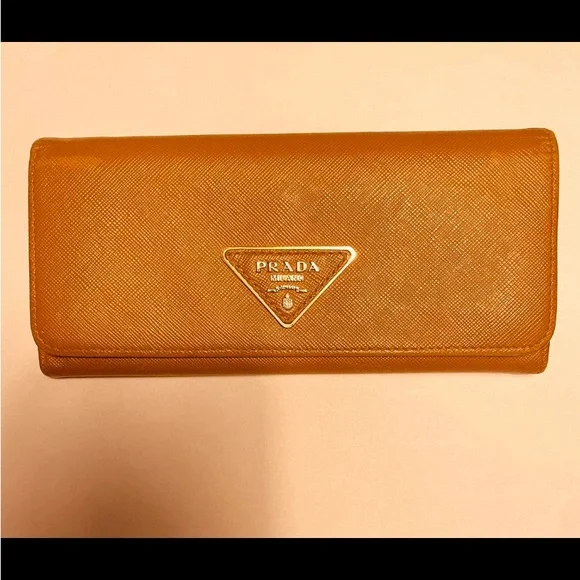 Authentic Prada wallet - Picture 1 of 2